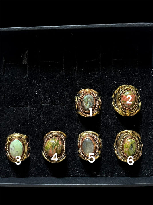 Brutalist stone ring (1pc)